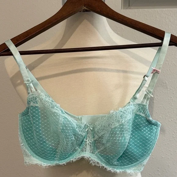 Victoria's Secret Light Blue Lace Bra - Picture 1 of 6